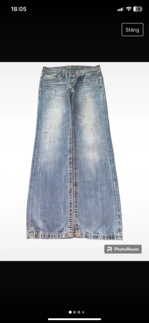 Baggy jeans - As fräna baggy y2k jeans med gula double stitches. As najs blå grå färg