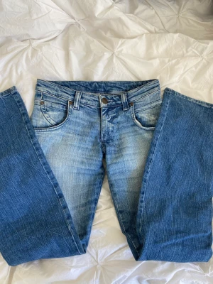 low waist bootcut jeans - lägger ut igen eftersom jeansen inte blivit sålda än. Gå till min tidigare annons för att få mer info. Priser kan diskuteras vid snabb affär💓