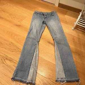 Jätte fina lågmidjade jeans som tyvärr har blivit för små för mej💞