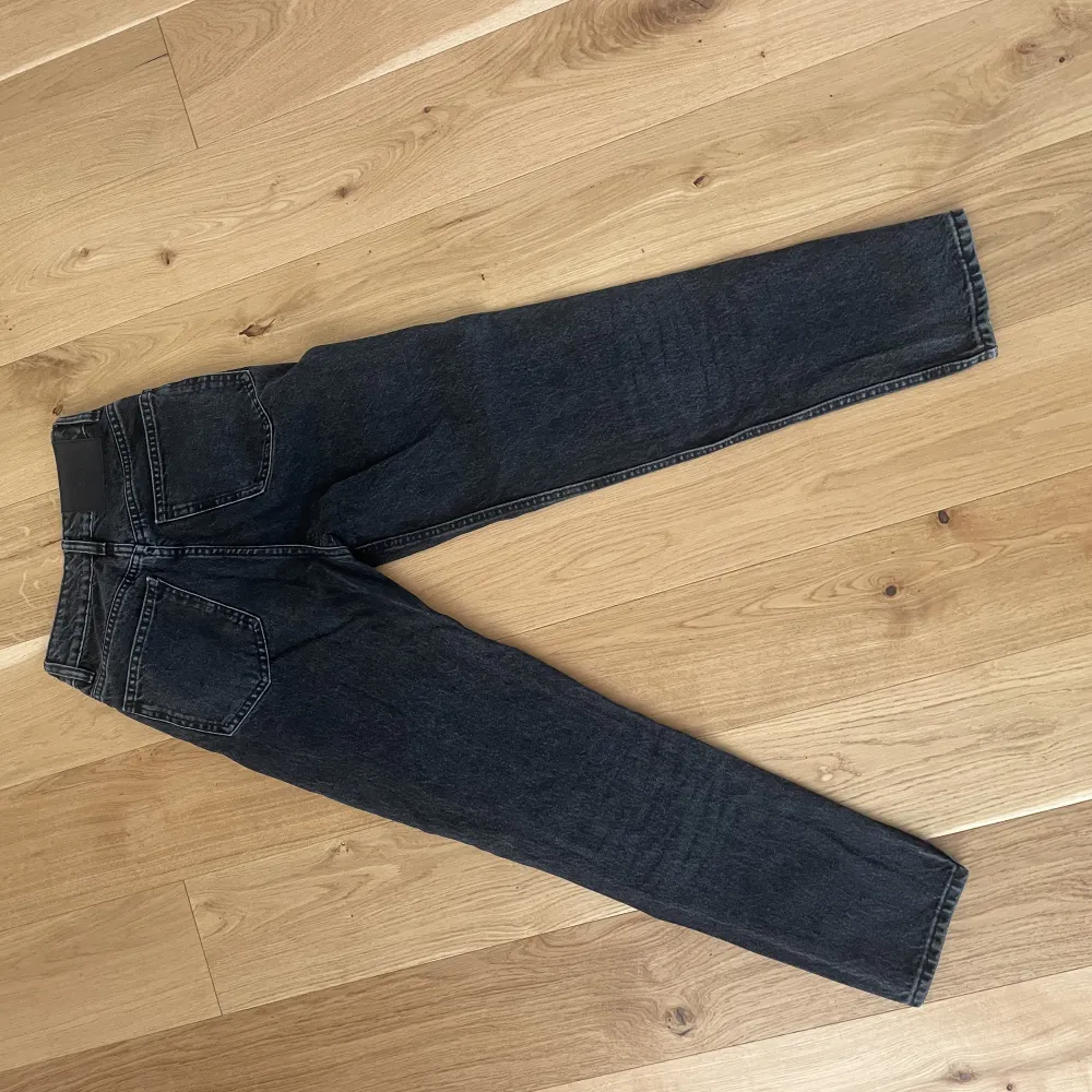 Svarta Mom jeans . Jeans & Byxor.
