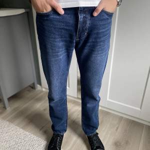 Tja, säljer mina blå jeans från neuw Stockholm. Väldigt fint skick och är i storlek 30/32. Vid frågor och funderingar tveka inte att höra av dig!!