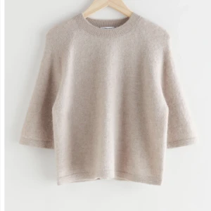 Other stories topp  - Jätte fin topp från other stories, köpt i Paris, aldrig använd pris går att diskutera 