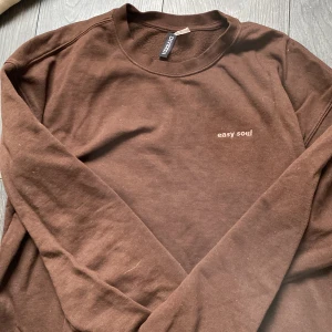 tröja - brun tjocktröja ifrån h&m, i fint skick