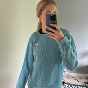 Blå tröja från Nike  - Aldrig använd. Blå tröja från Nike 