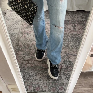 Karl Lagerfeld skor  - Säljer dessa Karl Lagerfeld skor som är slut i lager. Köpta för 1700 förra året💗