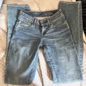 Vintage levis jeans - Vintage levis jeans, lågmidjade o sjukt snygga😌🙏🏼 