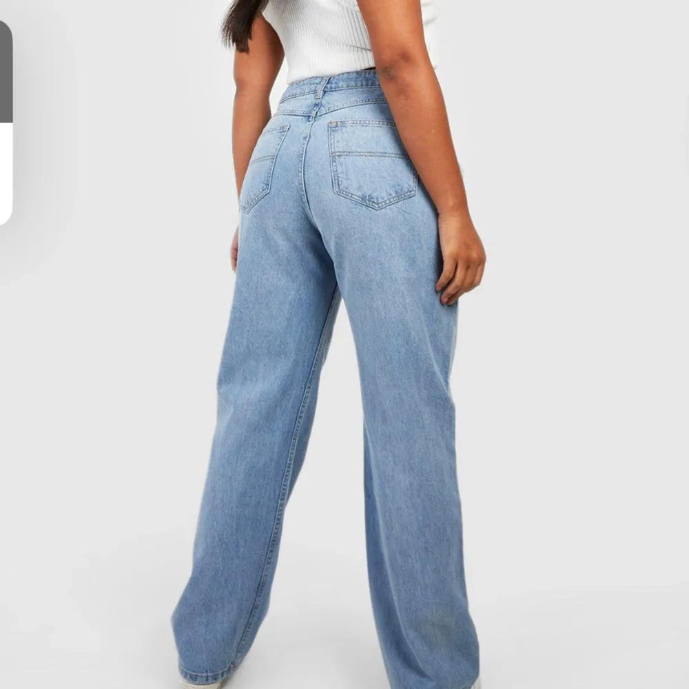Säljer ett par enbart testade jeans från boohoo i storlek 50, skulle påstå att det är rätt små i storleken!   Aldrig använda enbart testade.  . Jeans & Byxor.