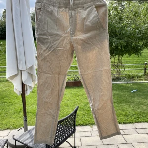 Zara byxor - Zara byxor Storlek S Djur och Rökfritt hem Frakt eller mötas på plats Kom med bud annars med Mitt pris 200 kr