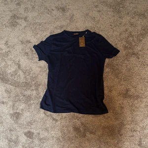 Stenströms T-shirt blå - Helt oanvänd 1000kr ny