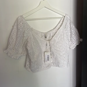 Vit blus - Fin blus som aldrig är använd 