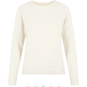 Stickad Vero Moda tröja  - Säljer min stickade tröja från vero Moda! Köpte för 250 säljer för 100kr! Kan skicka fler bilder privat.💕🤗