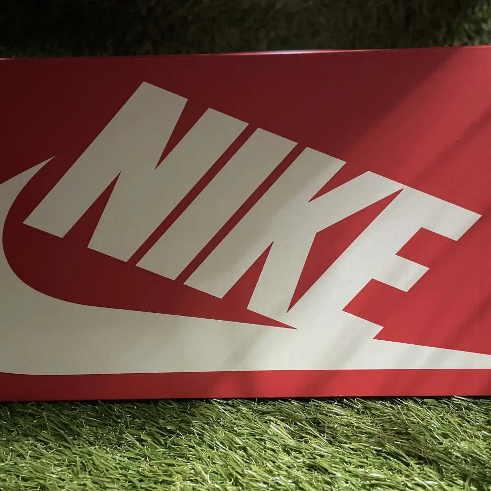 Nike Dunk Low UCLA i storlek 42👟 Helt nya🌟 Köpta på StockX så kvitto och låda finns🧾 Hör av dig om frågor/bilder🤙. Skor.