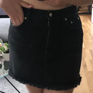 jeanskjol - superfin jeanskjol, sparsamt använd. 🖤🩶