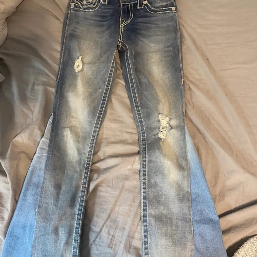 Intressekoll på dessa true religion jeans, dom är bootcut. 🤍💙. Jeans & Byxor.