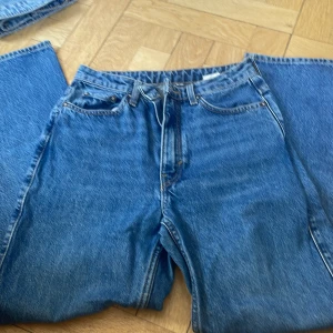 Mörk blåa Weekday jeans, highwaist - Highwaist, mörkblåa, Weekday, snygga, straight