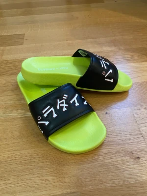 ORIGINAL Axel Arigato Sandaler - ORIGINAL Axel Arigato sandaler köpta i pop-up butik, Malmö. HELT OANVÄNDA! 🌟Strl: 36