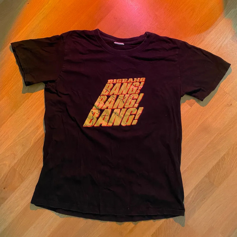 BIGBANG t-shirt köpt från en KPOP DIY merch hemsida. Knappt använd, trycket sitter väldigt bra!🌟 Storlek: M-L. T-shirts.