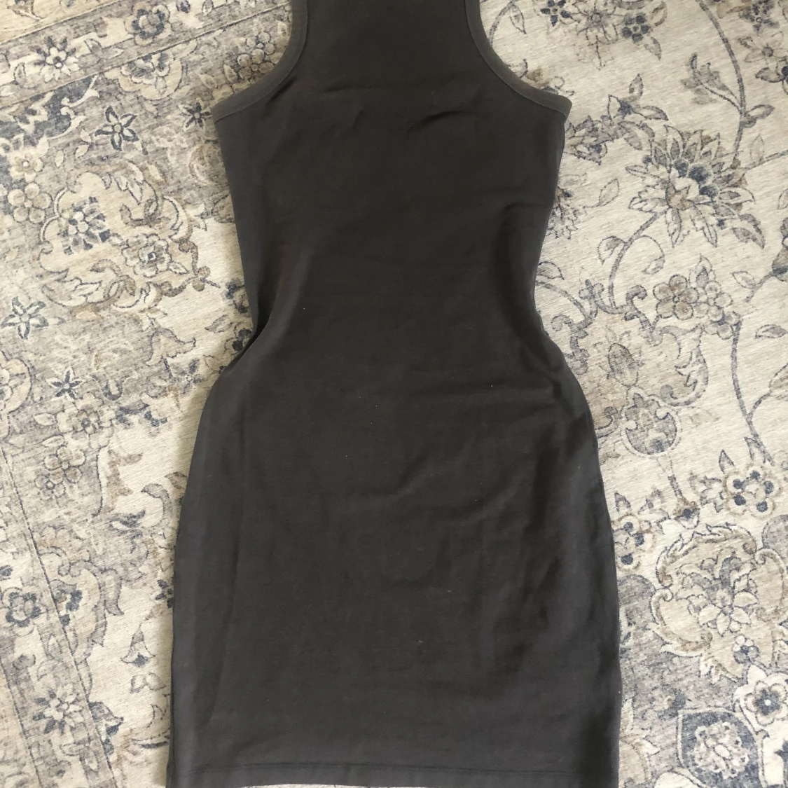 Mörk grå klänning