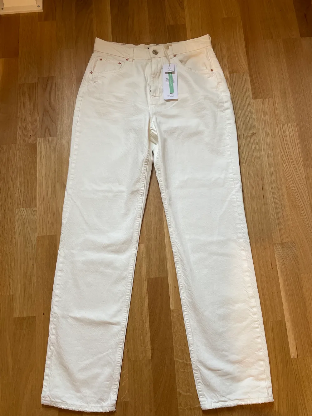 Helt nya vita jeans från Gina, high waist. Pris kan diskuteras . Jeans & Byxor.