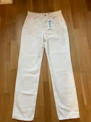 Helt nya vita jeans från Gina, high waist. Pris kan diskuteras 