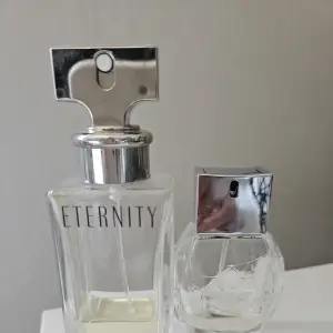Säljer 2 parfymer - Eternity av Calvin Klein (ca 1/3 kvar) och Armani Diamond (ca 1/4 kvar). Används inte längre och hoppas därför hitta någon som vill använda upp resten💕 Priset är för båda parfymerna