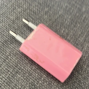 Laddare snabb - Rosa snabbladdare laddar mobilen på 30 minuter. Perfekt skick