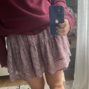 Volangkjol - Super fin volangkjol i småblommigt mönster❤️🌸