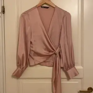 Roséfärgad blus från Zara i bra skick. Den har använts ett fåtal gånger.🤍 