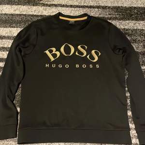 Hugo boss tröja, skriv vid funderingar!