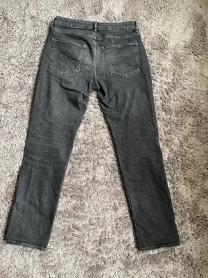 Jeans - Säljer mina h&m jeans då dom är för små. Skick 10/10.