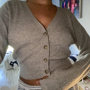 Cardigan  - Söt stickad cardigan, suuuperskön o perfekt till sommaren strl S