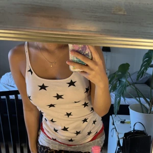 Linne - Skit snyggt linne som tyvärr inte kommer till användning❤️ ser ut som ny❤️ kommer från barnavdelningen men passar XXS-XS🌸