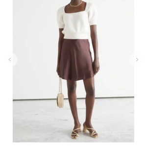 Kort satinkjol - Från other stories. Oanvänd! Storlek 36. Superfin färg!