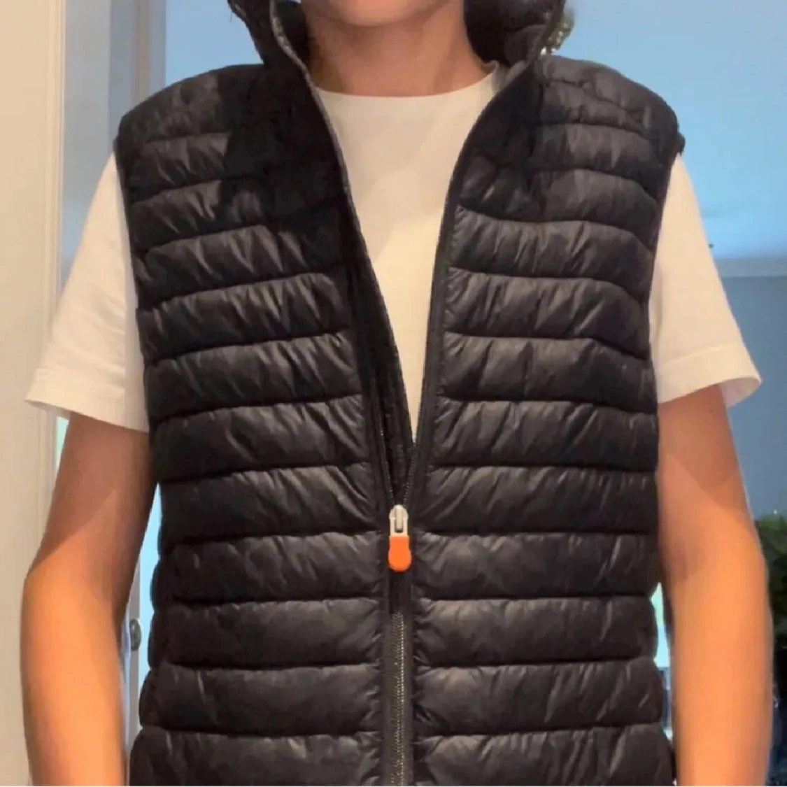 Svart dunväst från Save The Duck