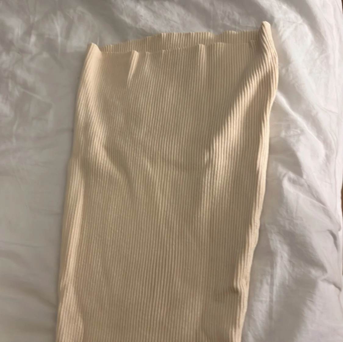 Beige klänning från ”Don't Call Me Jennyfer” - 4