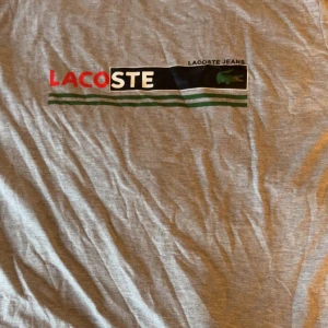 Äkta Lacoste t shirt  - Säljer en äkta Lacoste t shirt ny skick och inget sönder knappt använt 