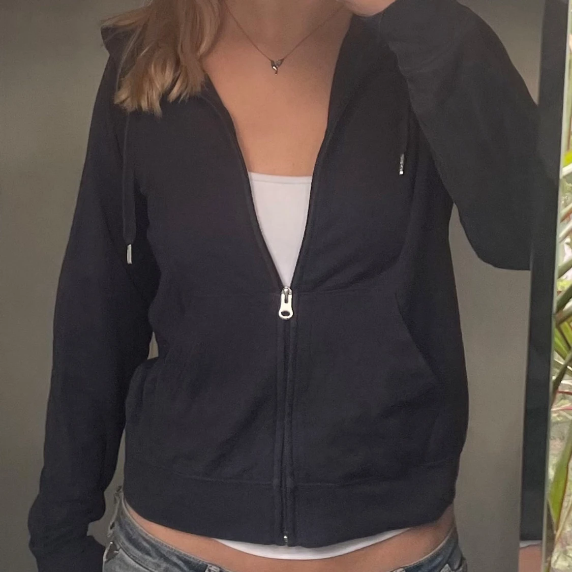 Mörkblå zip up i ekologisk bomull