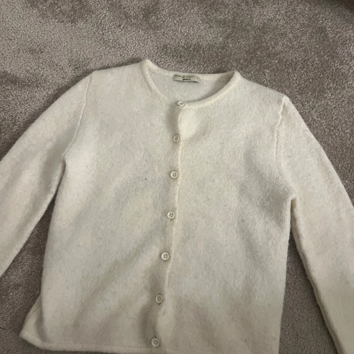 Vit stickad kofta från Gina Tricot
