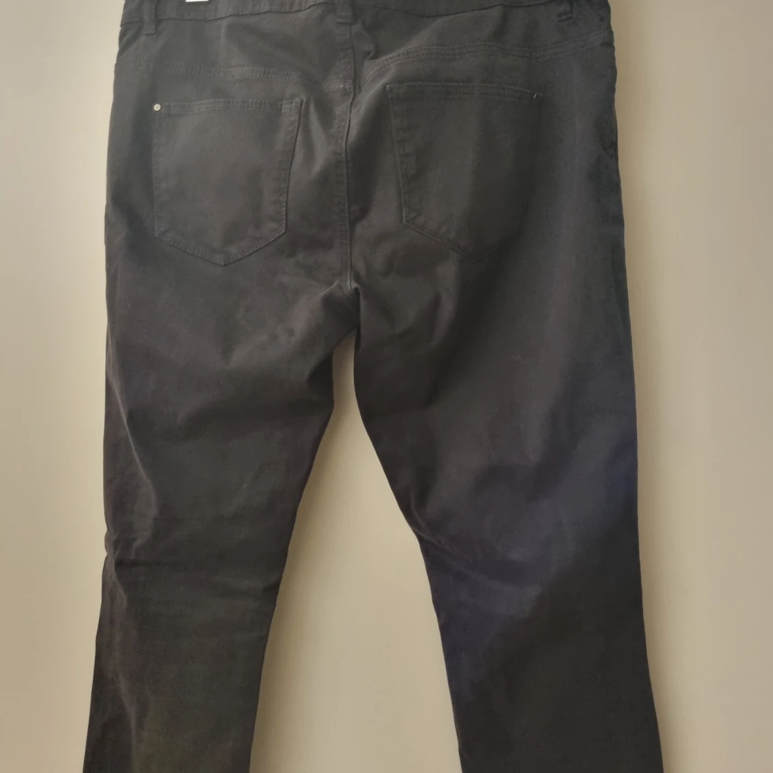 Svarta 3/4 byxor, typ jeans - 2