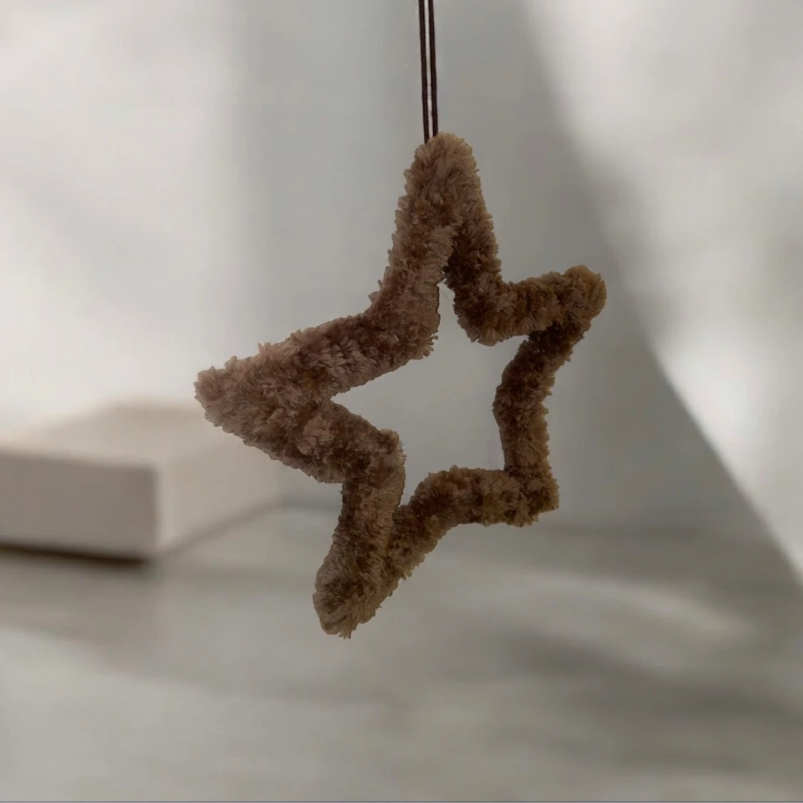 Dekorativ stjärna i fluffigt material - 1