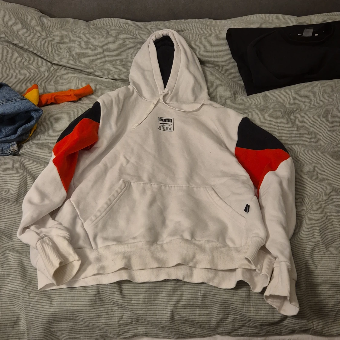 Vit hoodie från Puma
