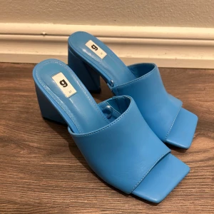  klackskor  - Snygga blå klackskor 