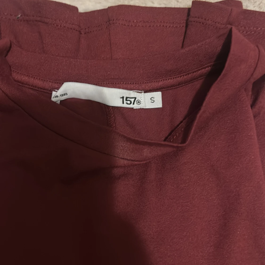 Vinröd tröja från 157 - 2