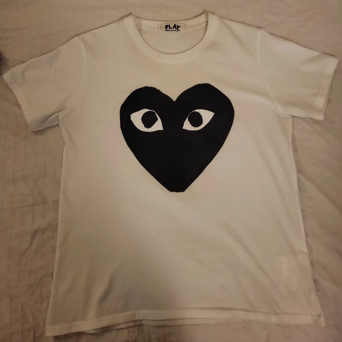 Vit t-shirt från Comme des Garçons