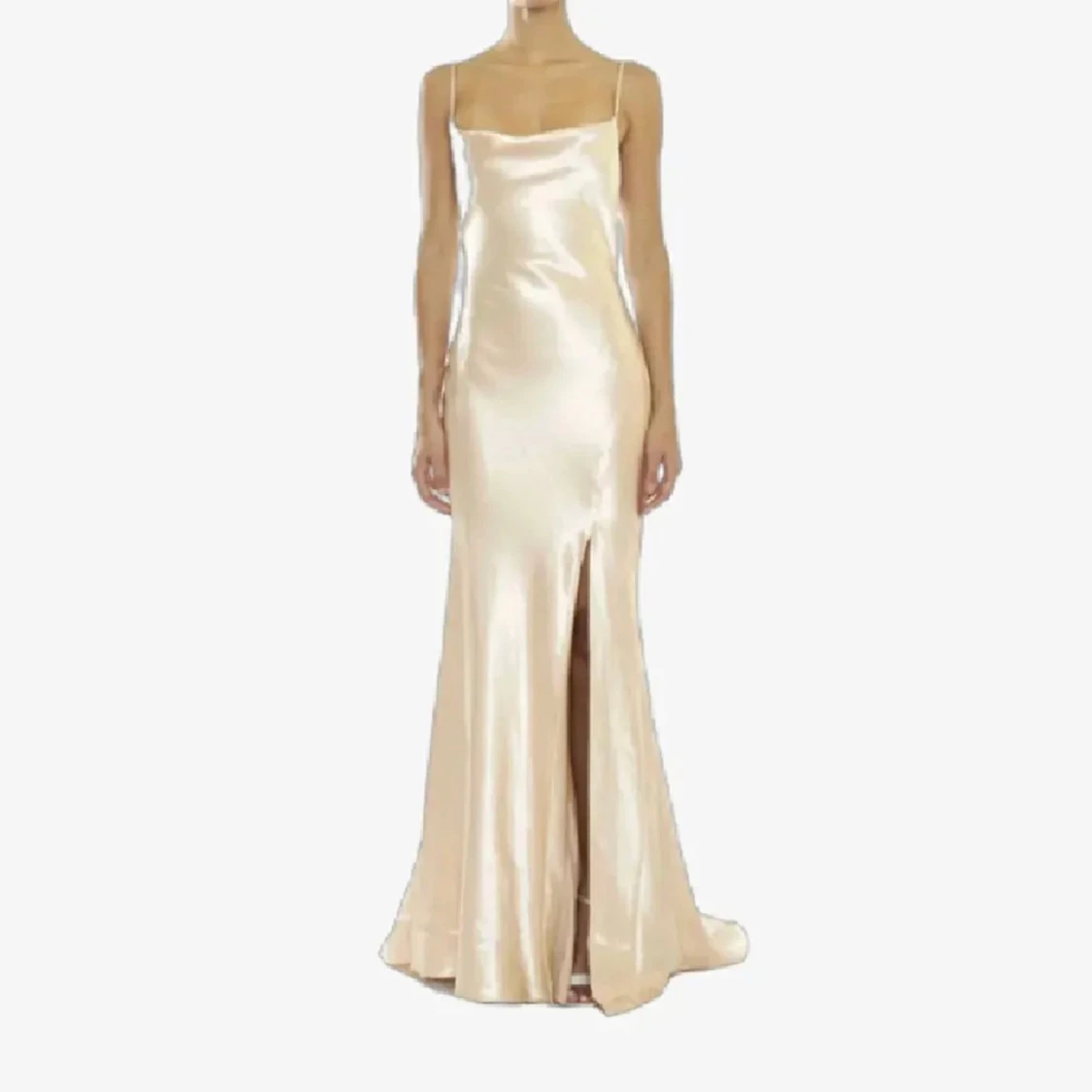 Champagnefärgad sidenklänning