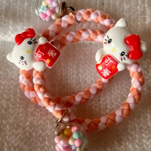 Söta gummiband med Hello Kitty! - Söta gummiband med berlocker och Hello Kitty. Nya!