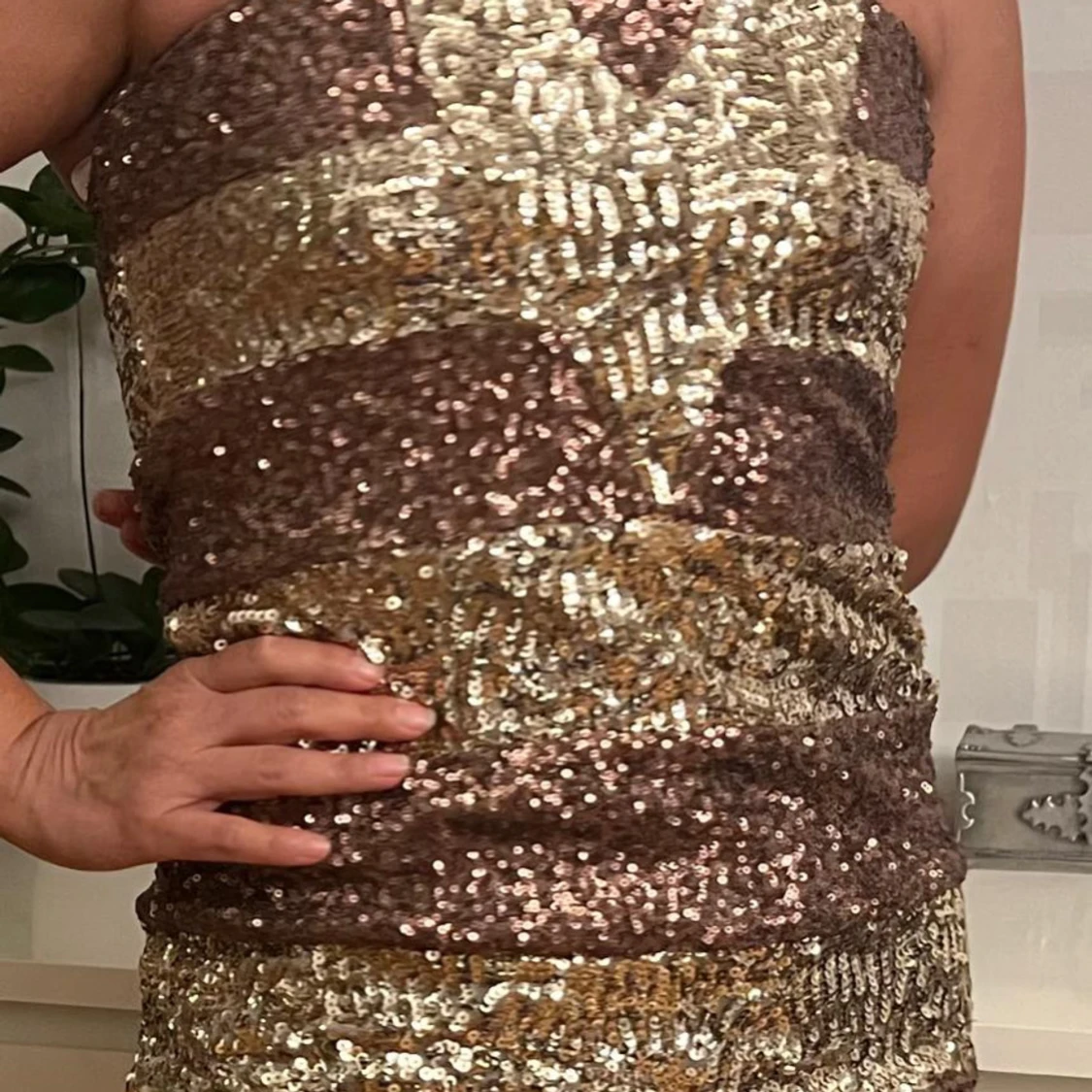 Glittrig paljettklänning