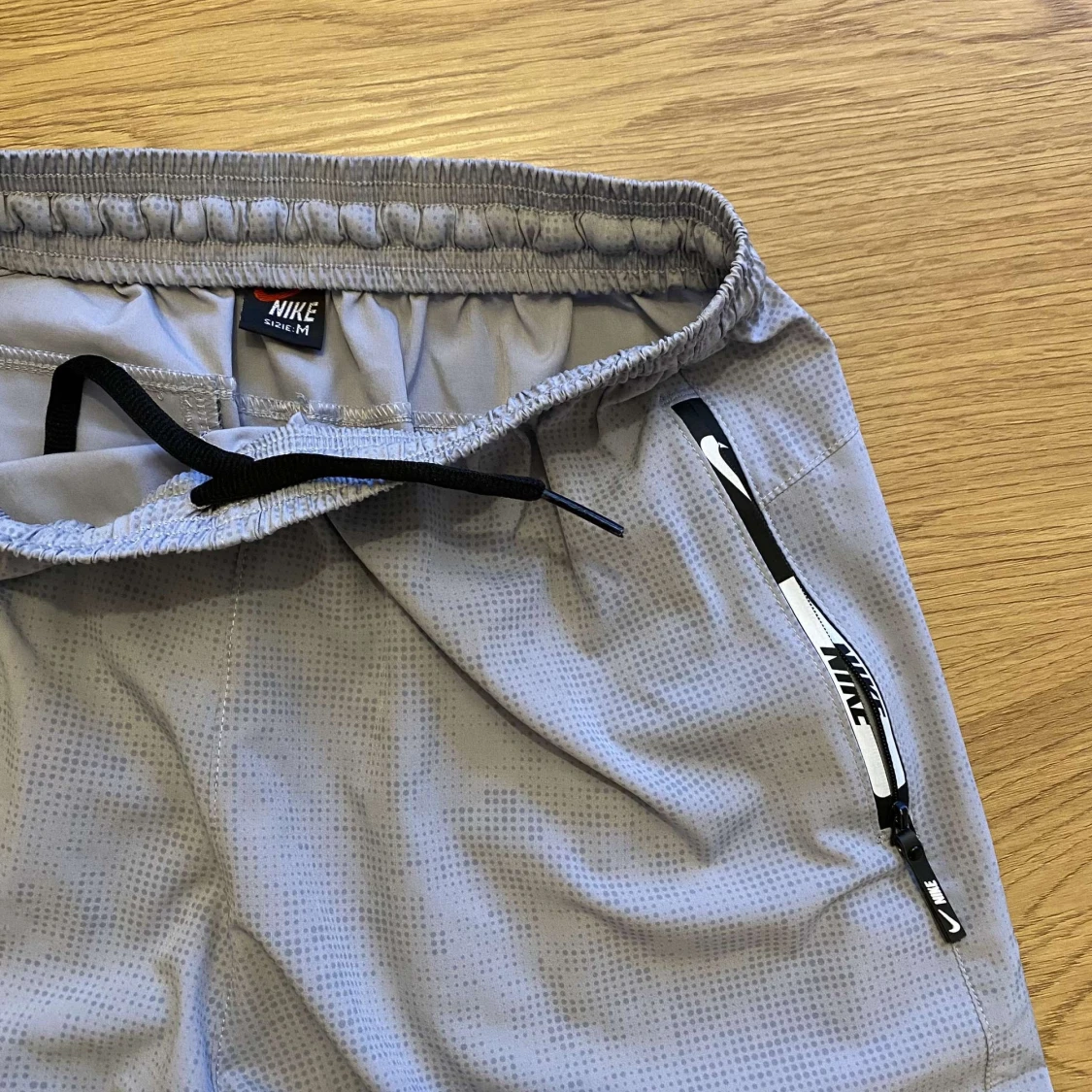 Grå träningsshorts från Nike - 90