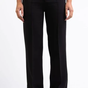 Svarta kostymbyxor - Helt nya kostymbyxor från madlady, endast testade, storlek 36 regular.