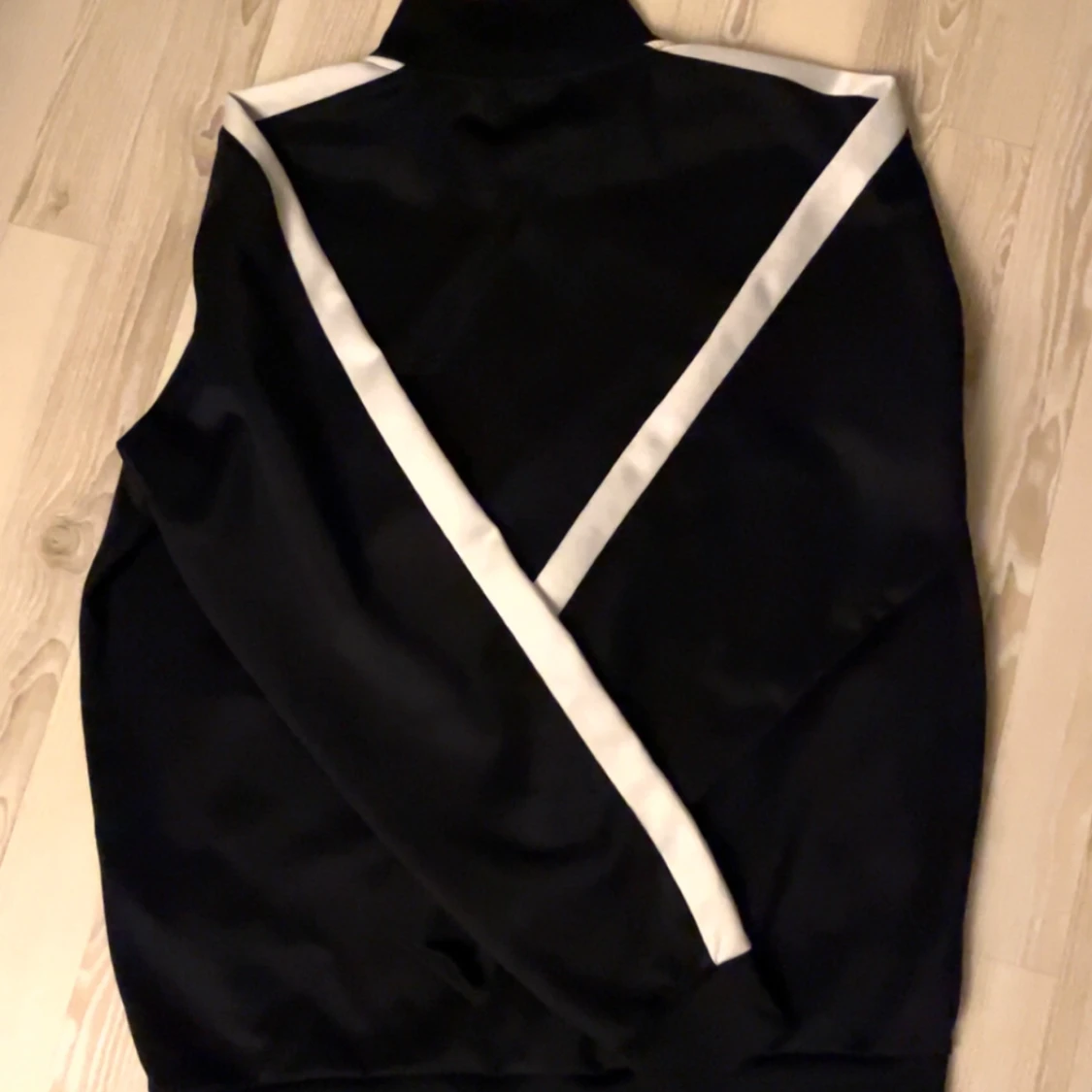 Svart träningsjacka med Los Angeles-tryck - 92